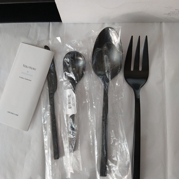 Vera Wang polished Noir 4 Piece Hostess Set - Picture 4 of 6
